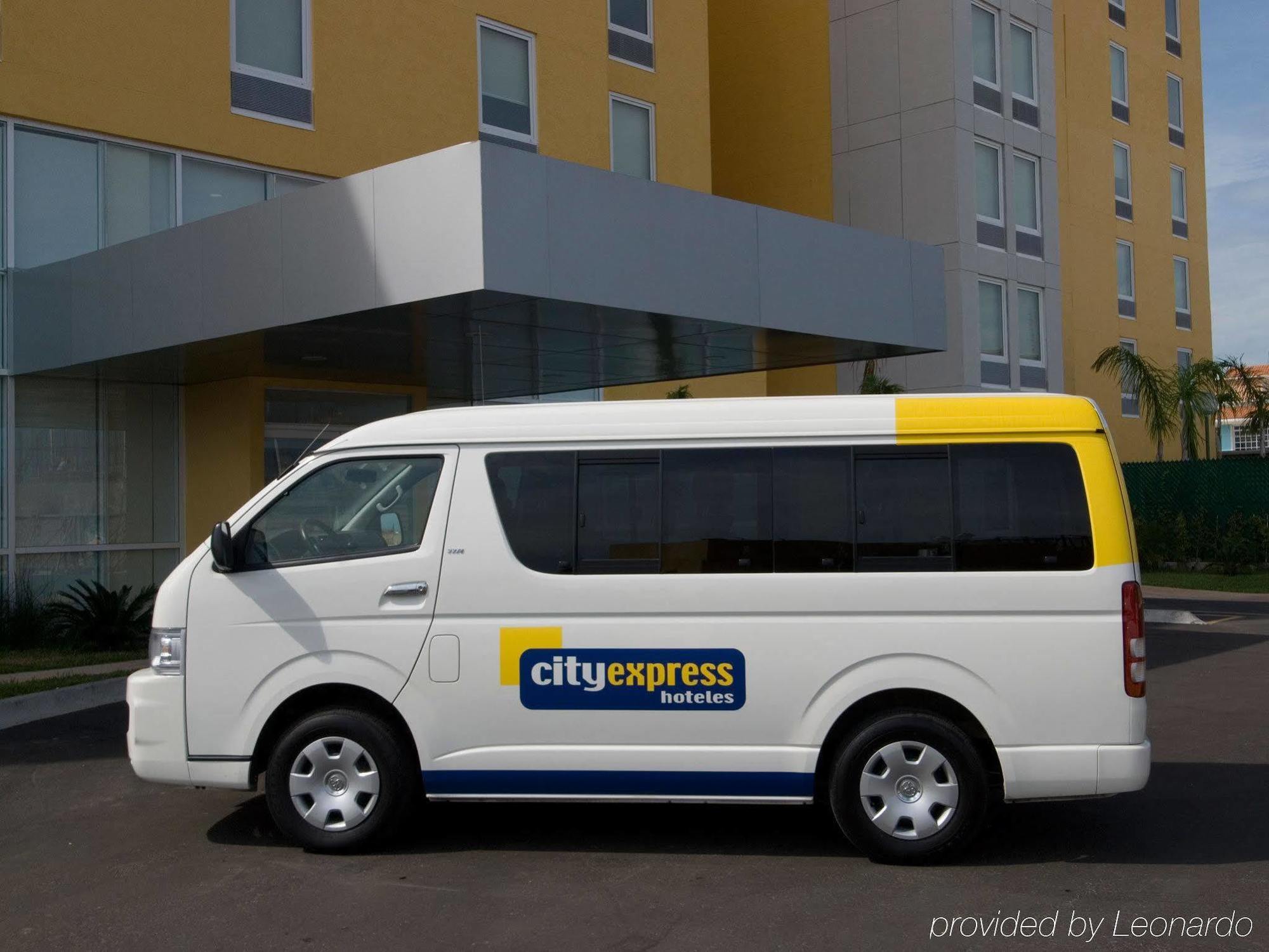 City Express קואצקואלקוס שירותים תמונה